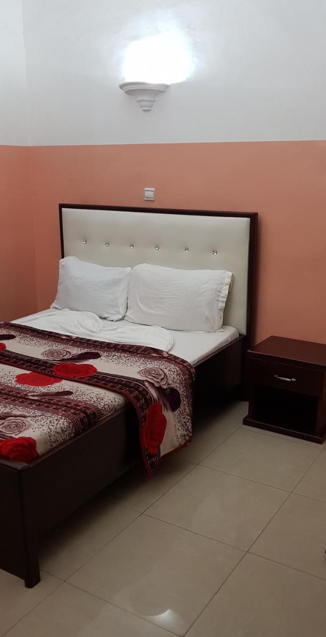 Appartements Chez Léo Brazzaville Exterior foto